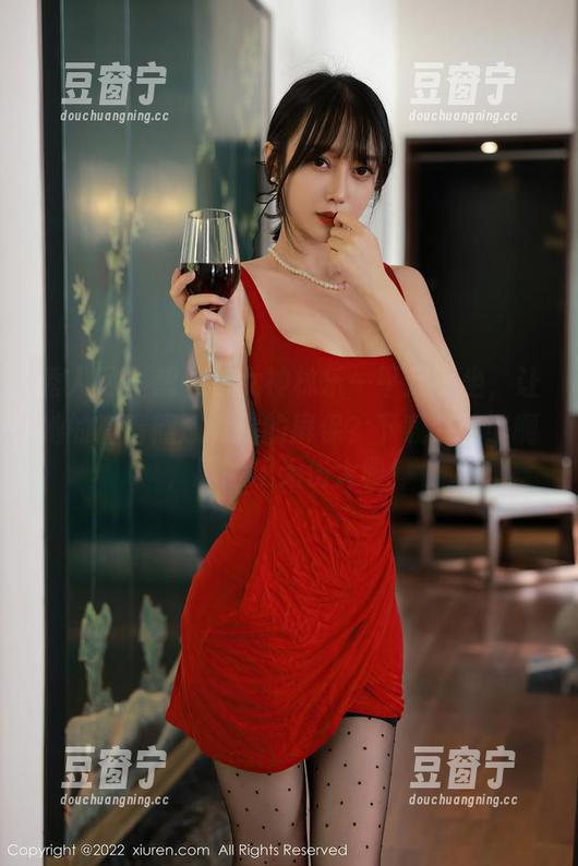 秀人网 - 想要与女神林乐一平起平坐，让她的高清照成为你的屏保？下载来试试啊，厚脸皮无伤大雅！