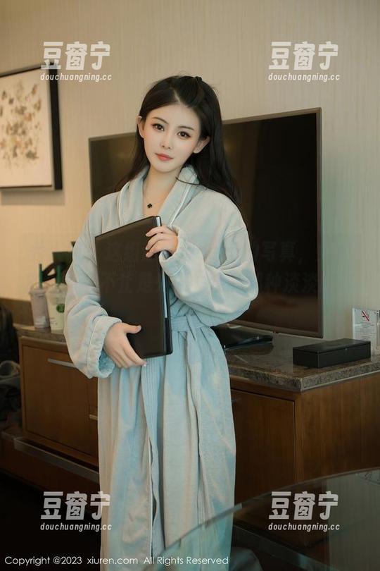 秀人网 - 这组赵惟依coco的写真，女神的形象可不止是外表，还有那种淡淡的气质。