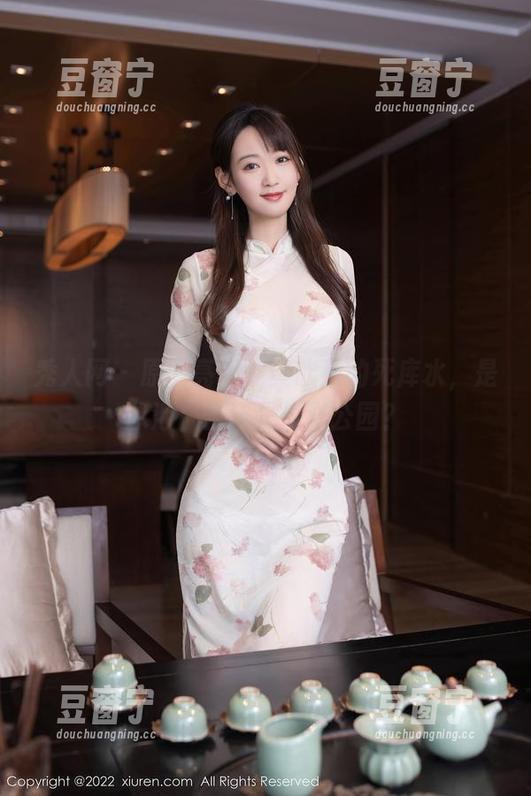 秀人网 - 原图亮相，黄歆苑的死库水，是泳池广告还是海洋公园？