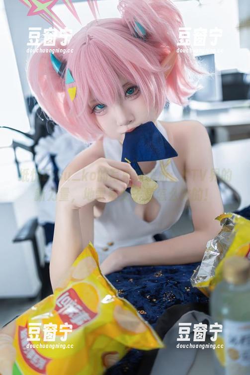 纸悦Etsu_ko的写真新解析：KTV界的新力量，地雷系女子是怎么火的！