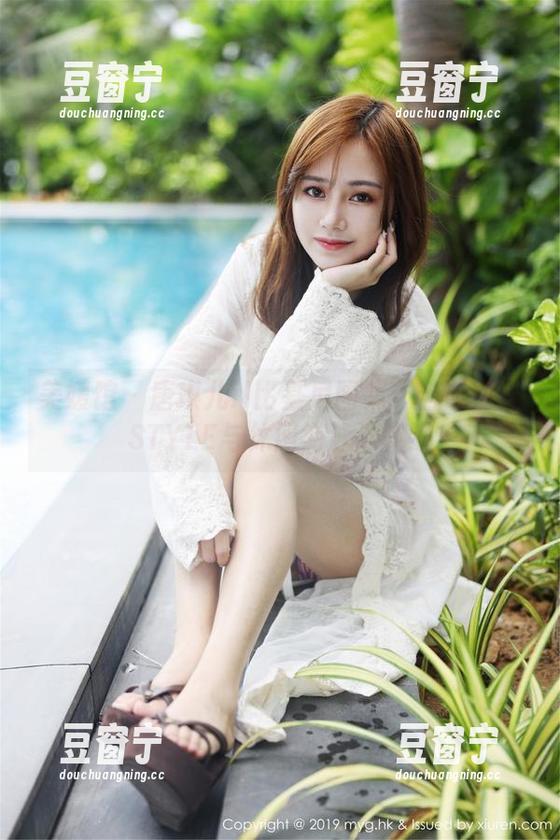 美媛馆-唐琪儿il 美媛馆 - 唐琪儿il比基尼图集:当运动员STYLE与休闲游泳池相遇