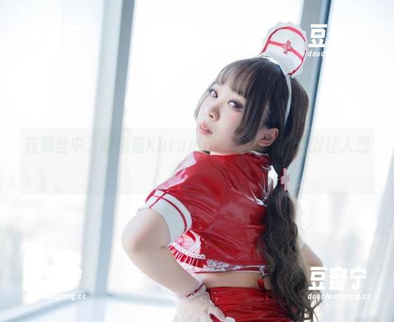 在黑丝中，胡桃猫Kurumineko的美图绝对让人想多看几眼