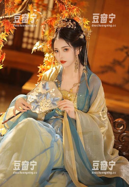 图集大揭秘：苏嫣嫣阿姨的黑色御姐风，大象稍稍有点抢镜哦？