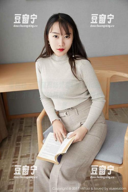 蜜桃社-陆萱萱Cecilia 蜜桃社 - “窥探陆萱萱Cecilia的黑色实验:不可思议的搭配!”—原图&照片选集