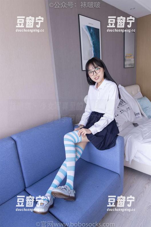 袜啵啵-小甜豆 袜啵啵 - 少女写真里的小甜豆,标致得像是剁手节的诱惑!