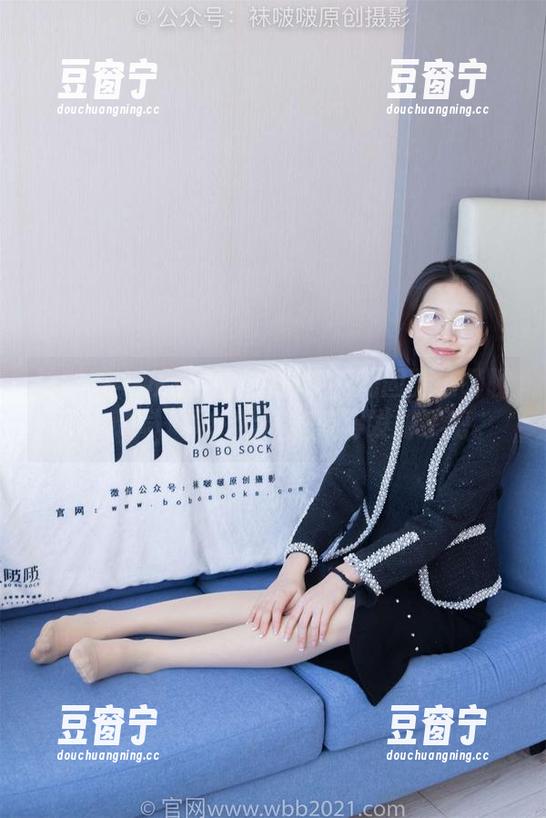袜啵啵-甜甜圈 袜啵啵 - 从甜甜圈的脚尖微加固腿链聊聊网盘下载,柔韧的肉丝等得发霉了吧。