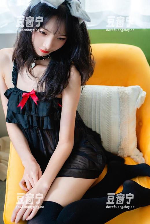 西呱呀呀呀 听说西呱呀呀呀的民宿新照里藏着淡蓝JK的优雅,快来围观最新美图吧。