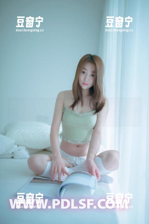 轰趴猫 - 空姐私拍不只是服务，原图里的陈雅漫也用“神态”带你聊天！