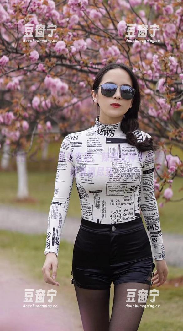 辣妈女神 微密圈 - 这黑色套图,辣妈女神果然发挥得淋漓尽致