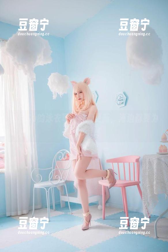 逐月Su 逐月Su的泳衣写真再度更新,海边都要为她打call!